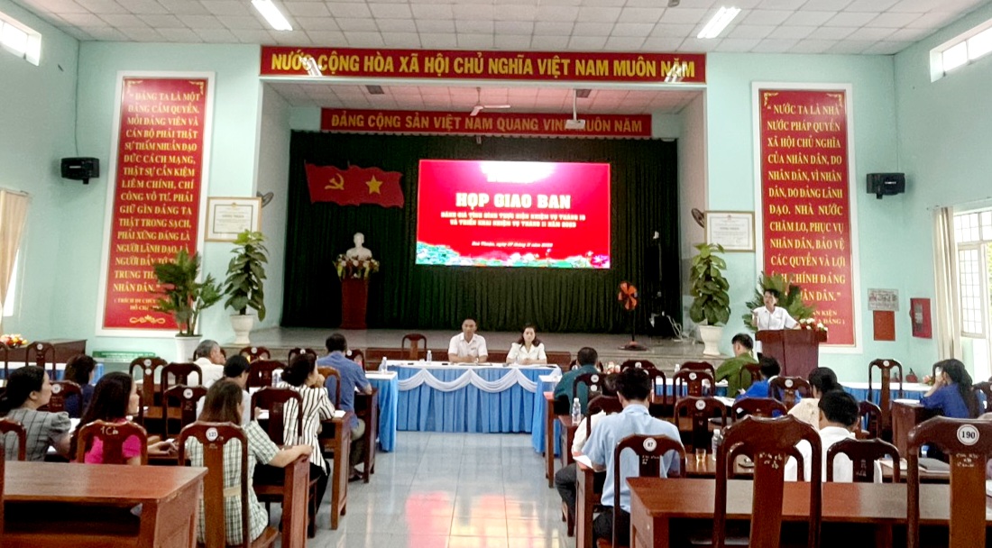 Hội nghị giao ban UBND xã Hoà Thuận tháng 11 năm 2023