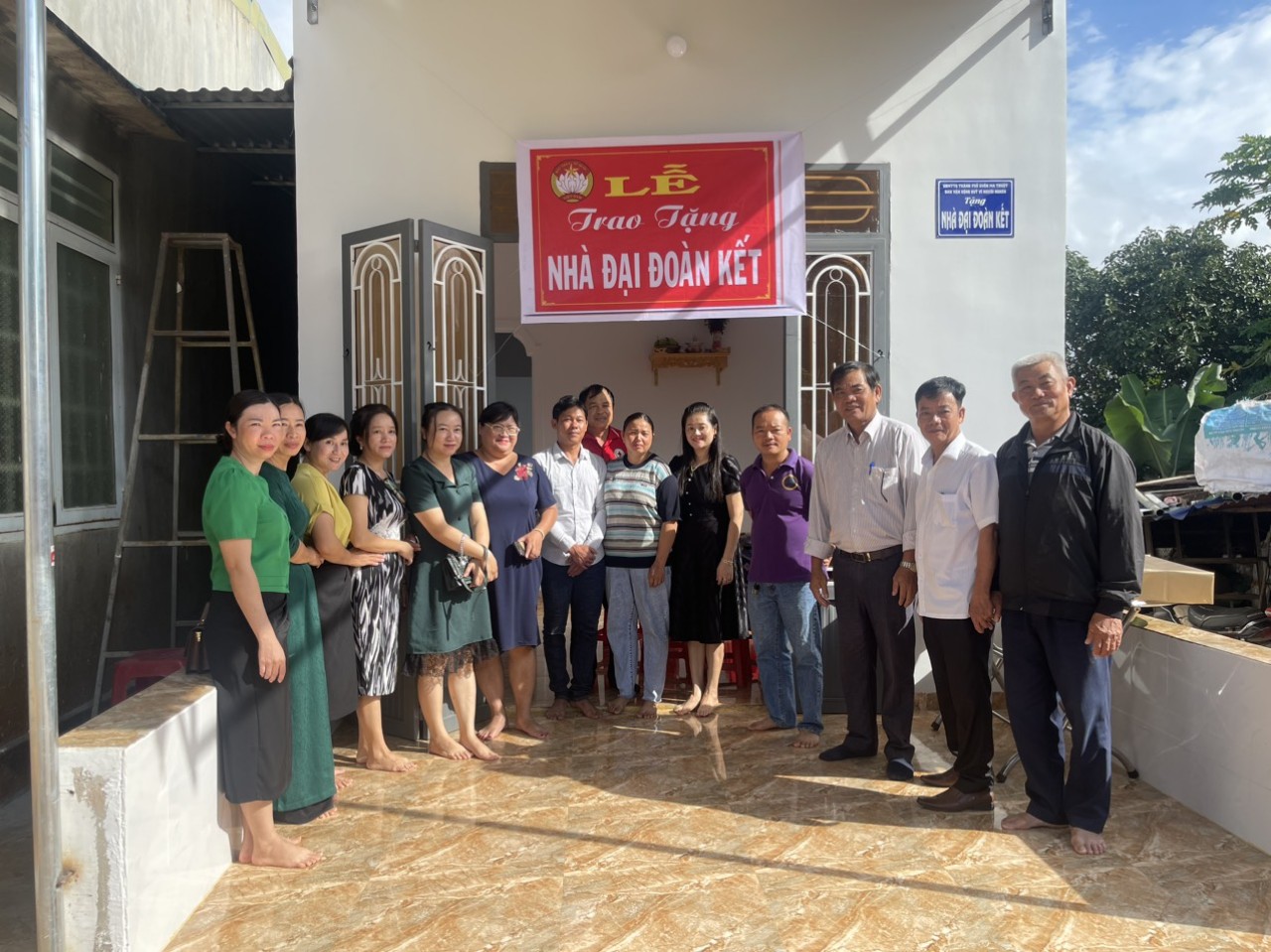 Trao Nhà đại đoàn kết trao cho hộ bà Nguyễn Thị Kiều - Hộ nghèo thôn 7 xã Hòa Thuận